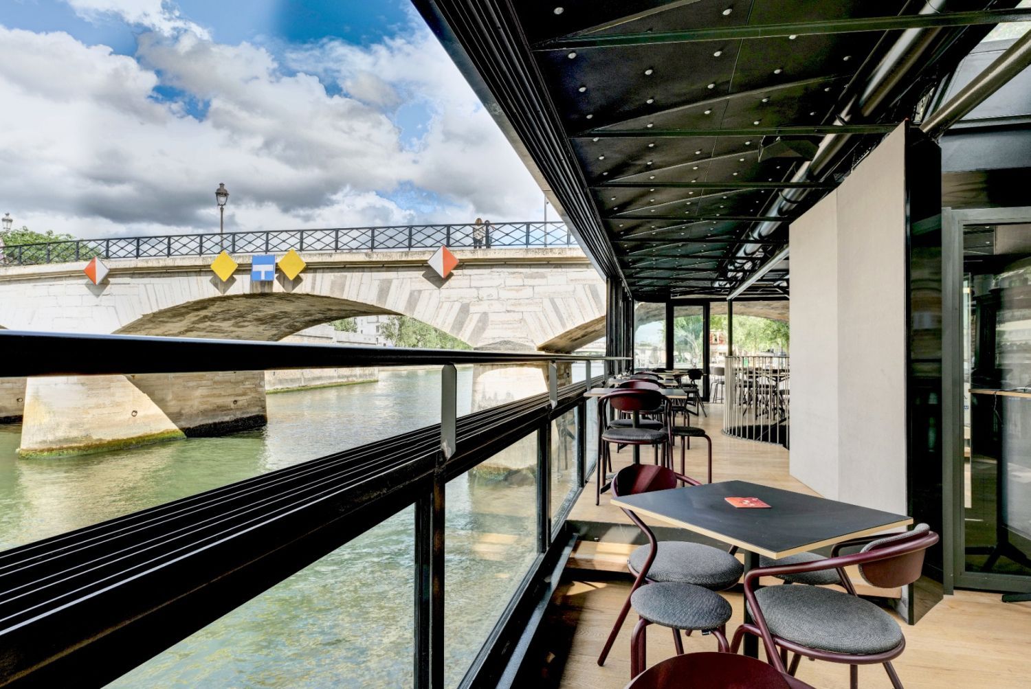 Restaurant Flottant avec Vue sur Notre-Dame | Événements pour 300 Invités