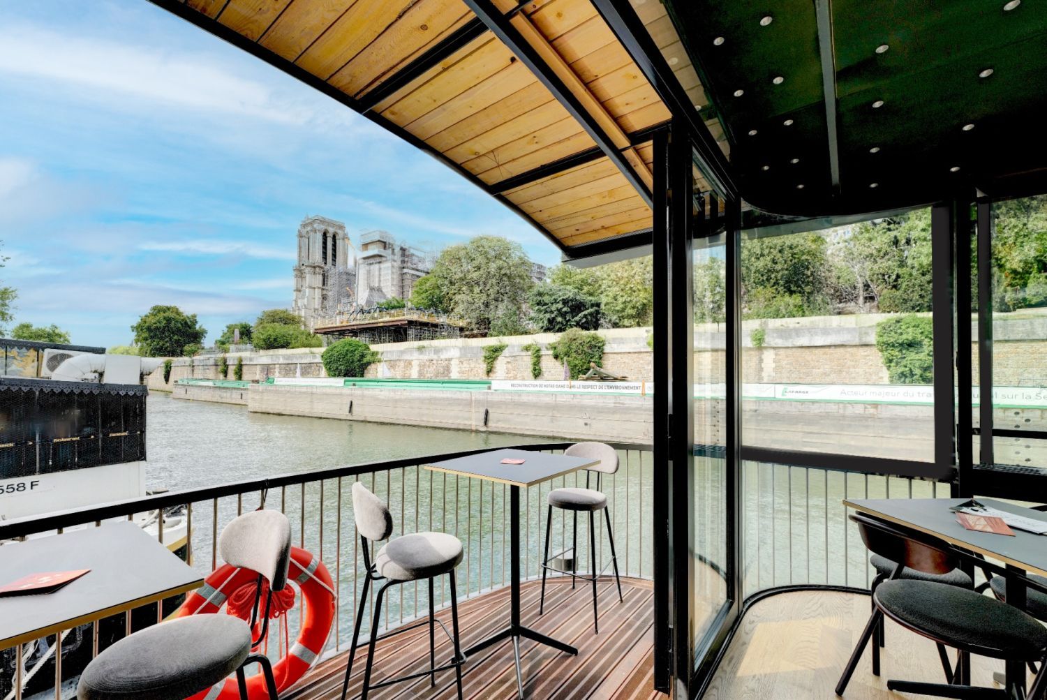 Restaurant Flottant avec Vue sur Notre-Dame | Événements pour 300 Invités