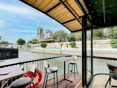 Floating Restaurant with Notre-Dame Views | Events for 300 Guests