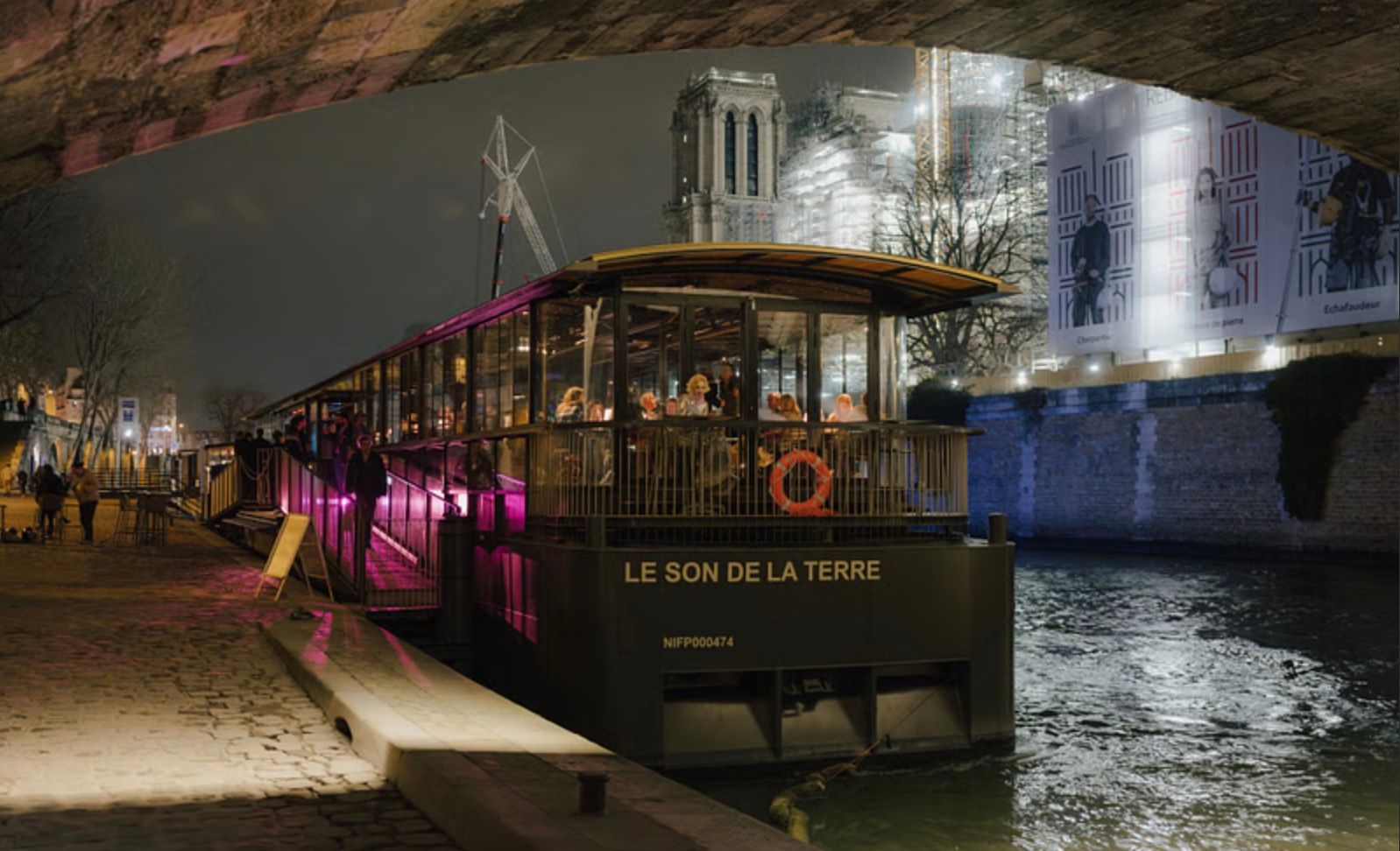 Restaurant Flottant avec Vue sur Notre-Dame | Événements pour 300 Invités