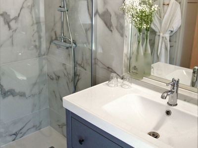 Havre de paix au bord de l'eau, villa de charme avec piscine et grand parc