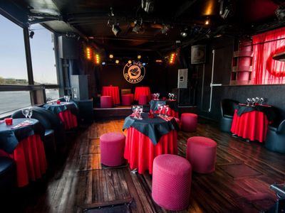 Authentic Chinese Junk on the Seine: Unique Event Venue in Paris