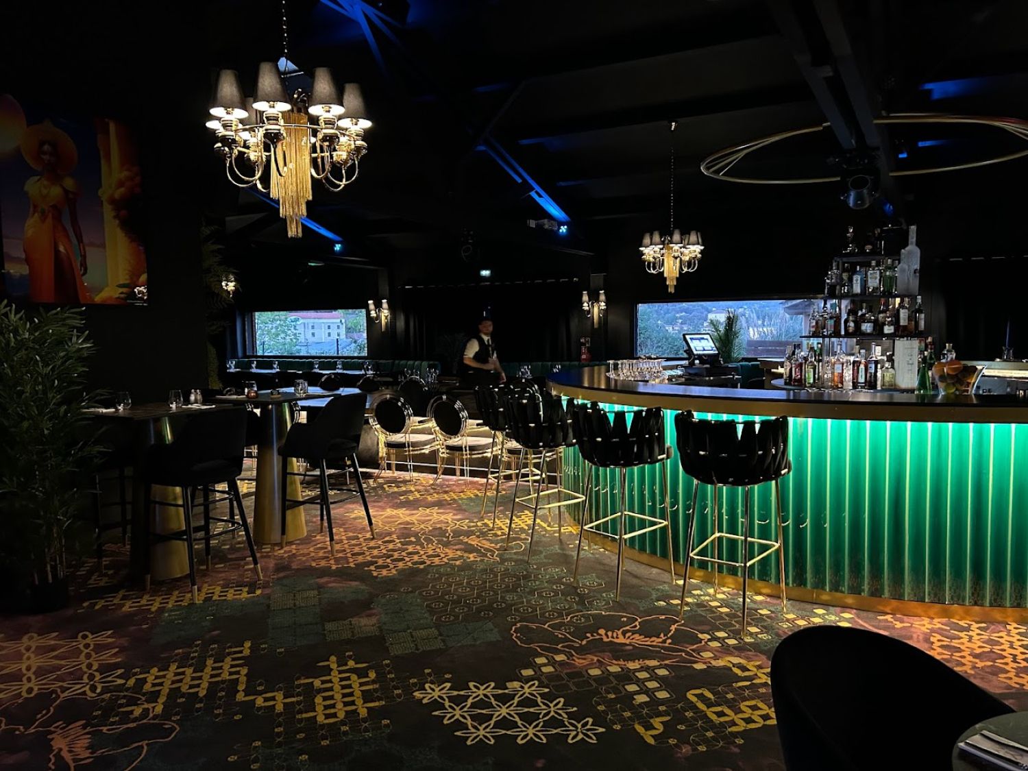 Restaurant with elegant ambiance and refined cuisine