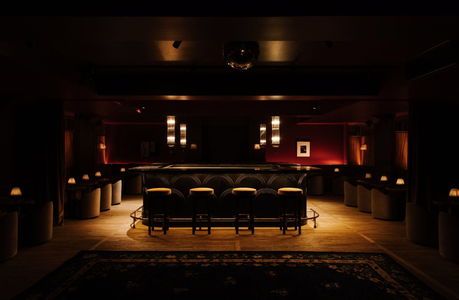 Mythical Parisian bar in the 9th arrondissement