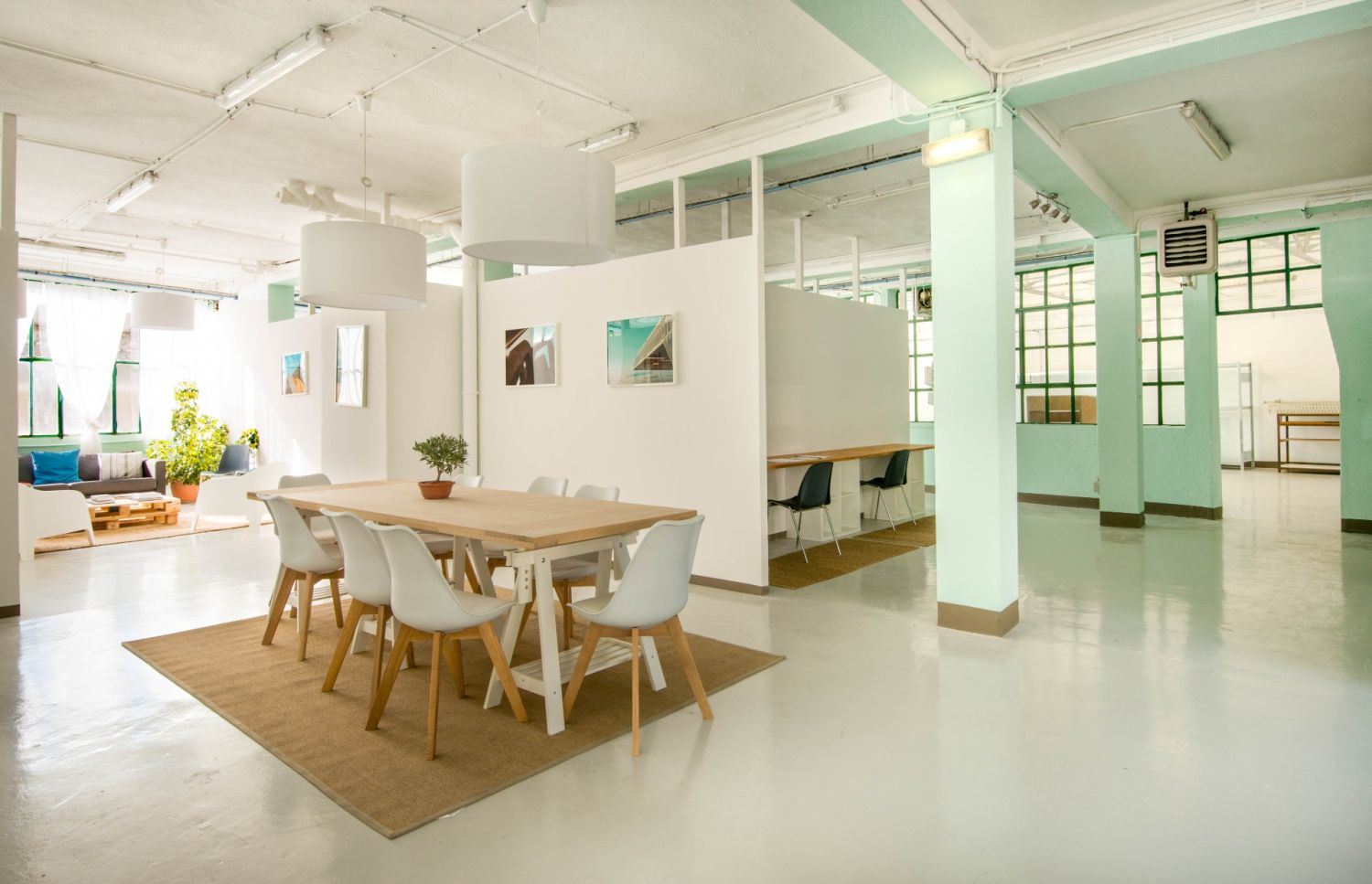 Quiet, atypical and bright space 