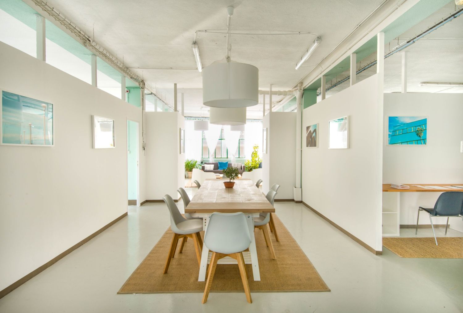 Quiet, atypical and bright space 
