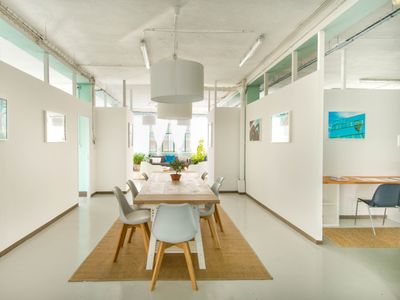 Quiet, atypical and bright space 