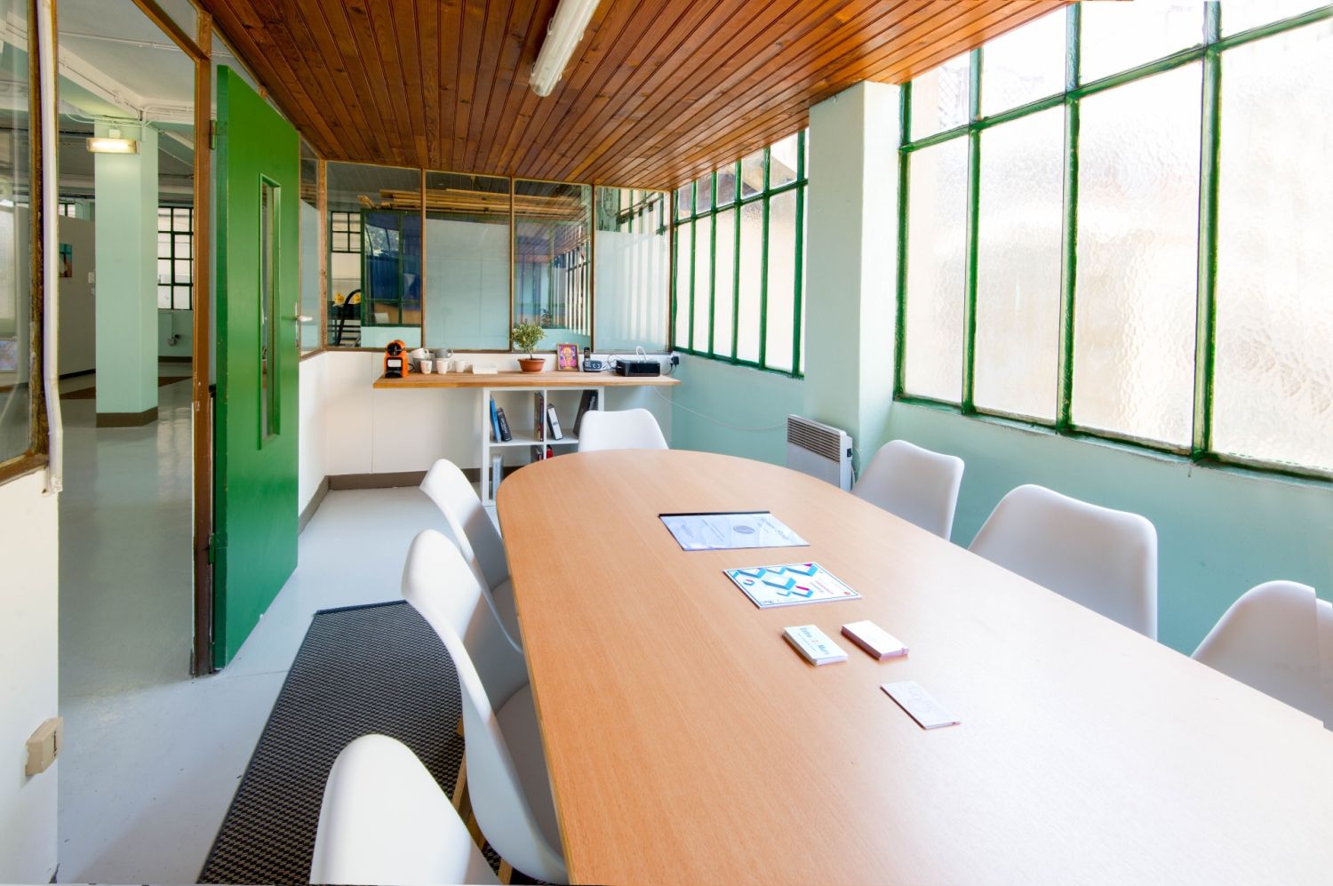 Quiet, atypical and bright space 