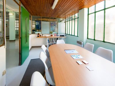 Quiet, atypical and bright space 