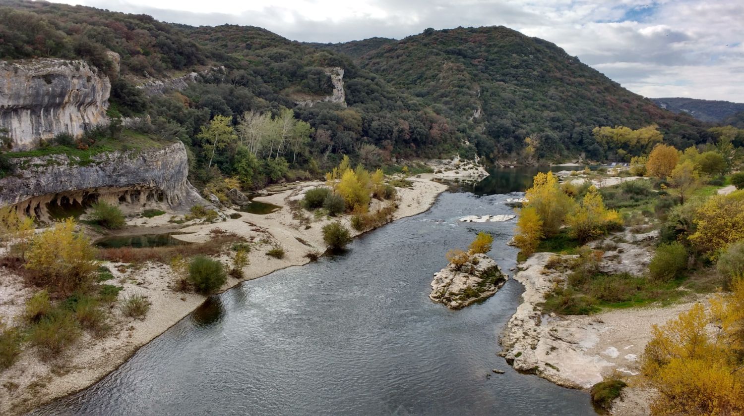 Salle de réception en bordure du Gardon
