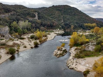 Salle de réception en bordure du Gardon