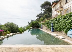 Tuscany villa with swimming pool and a panorama of the bay of Eze