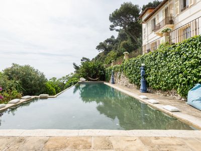 Tuscany villa with swimming pool and a panorama of the bay of Eze