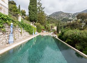 Tuscany villa with swimming pool and a panorama of the bay of Eze