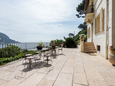Tuscany villa with swimming pool and a panorama of the bay of Eze