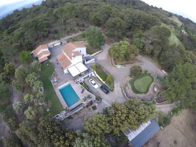 House with swimming pool, golf driving range, horse box
