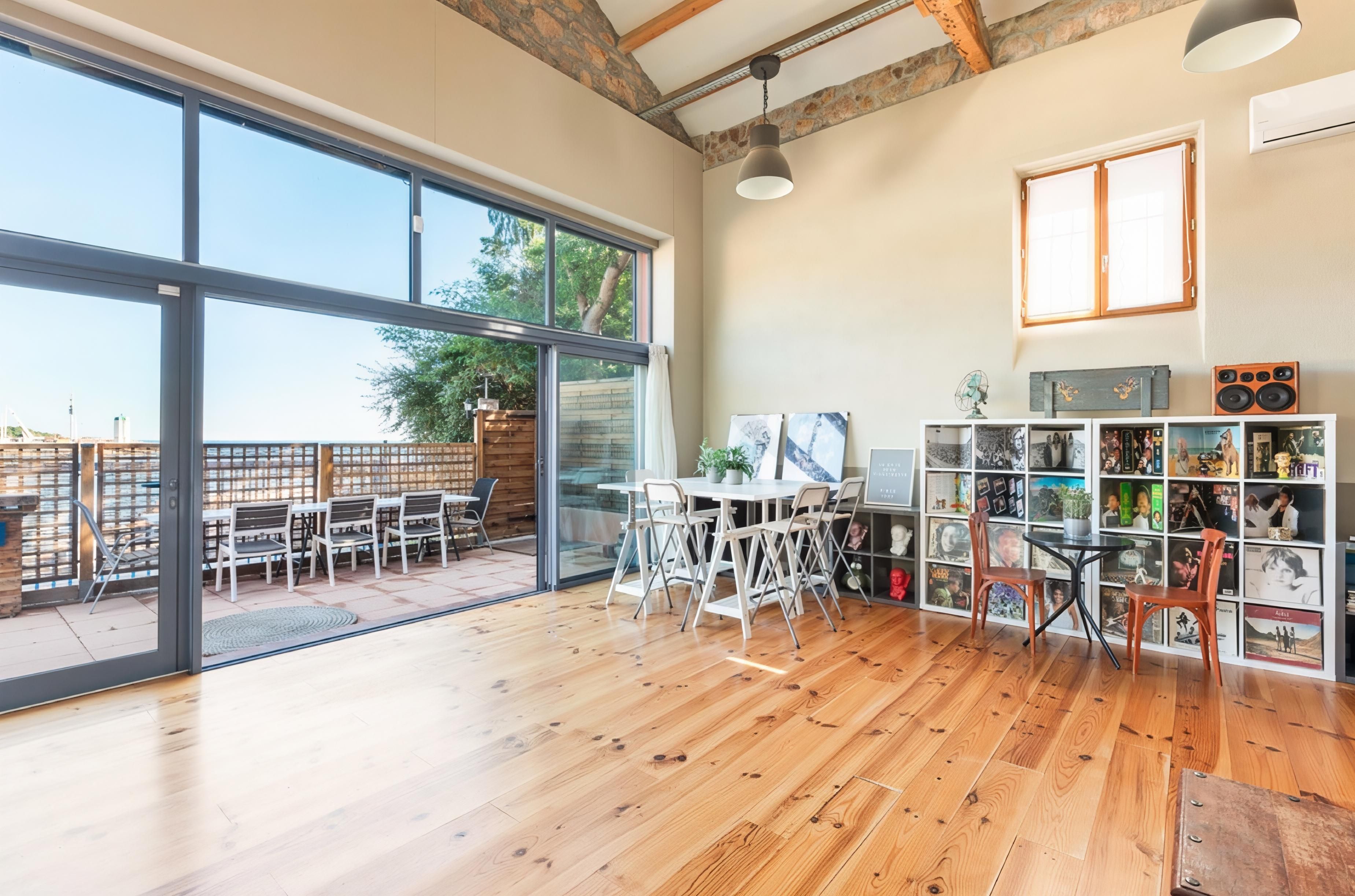 Loft Surf en Front de Mer : Espace Événementiel Unique sur la Plage
