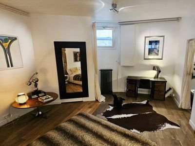 Art-Filled Loft in Paris for Creative Events & Corporate Gatherings