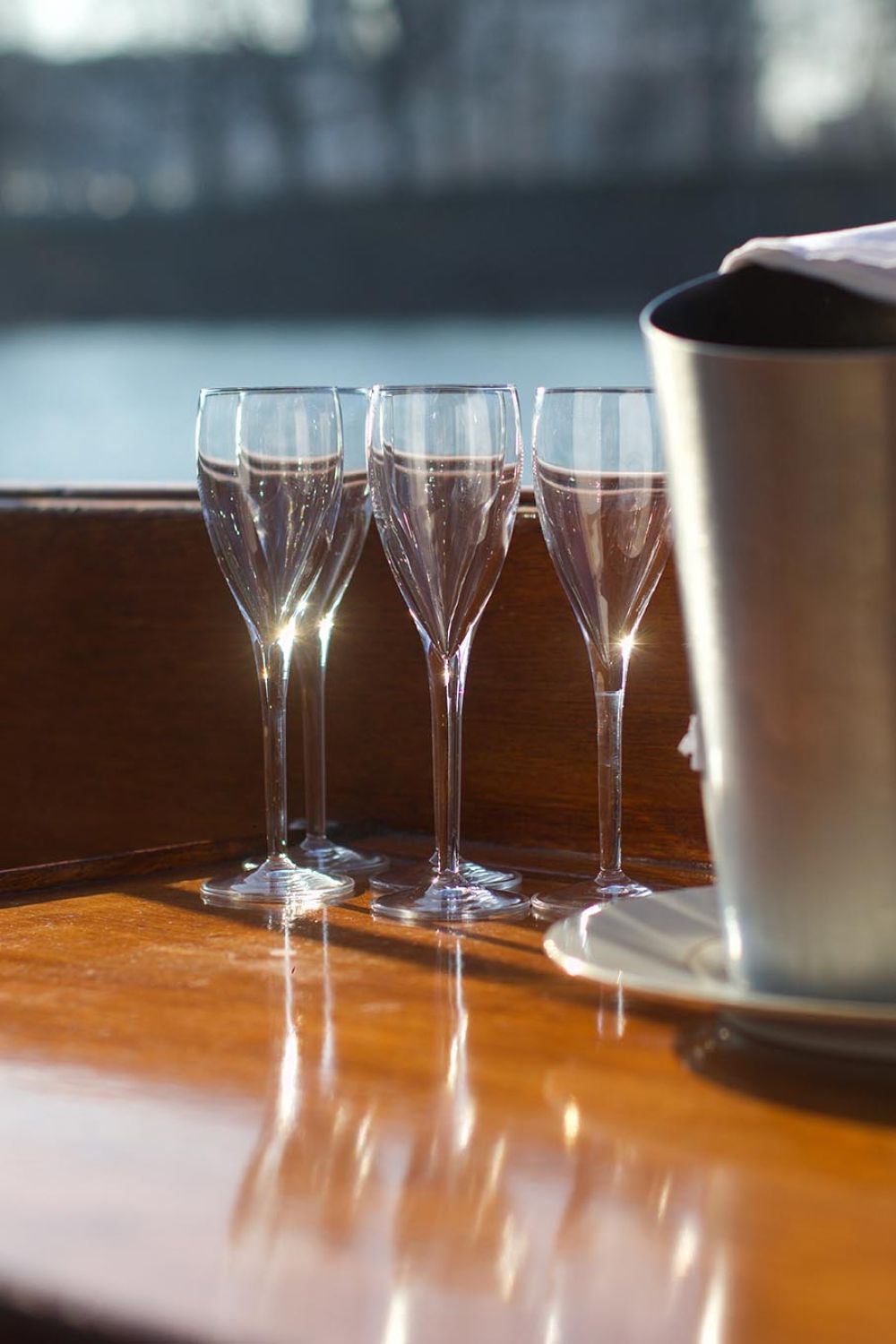 Croisières Privées en Yacht à Paris | Voile de Luxe pour 2-12 Personnes