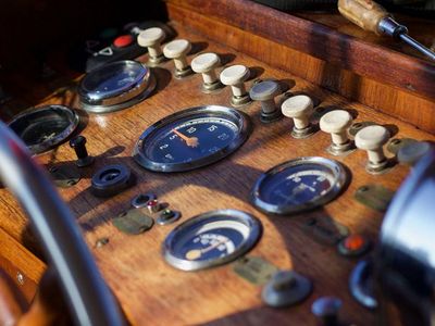 Private Yacht Cruises in Paris | Luxury Sailing for 2-12 Guests