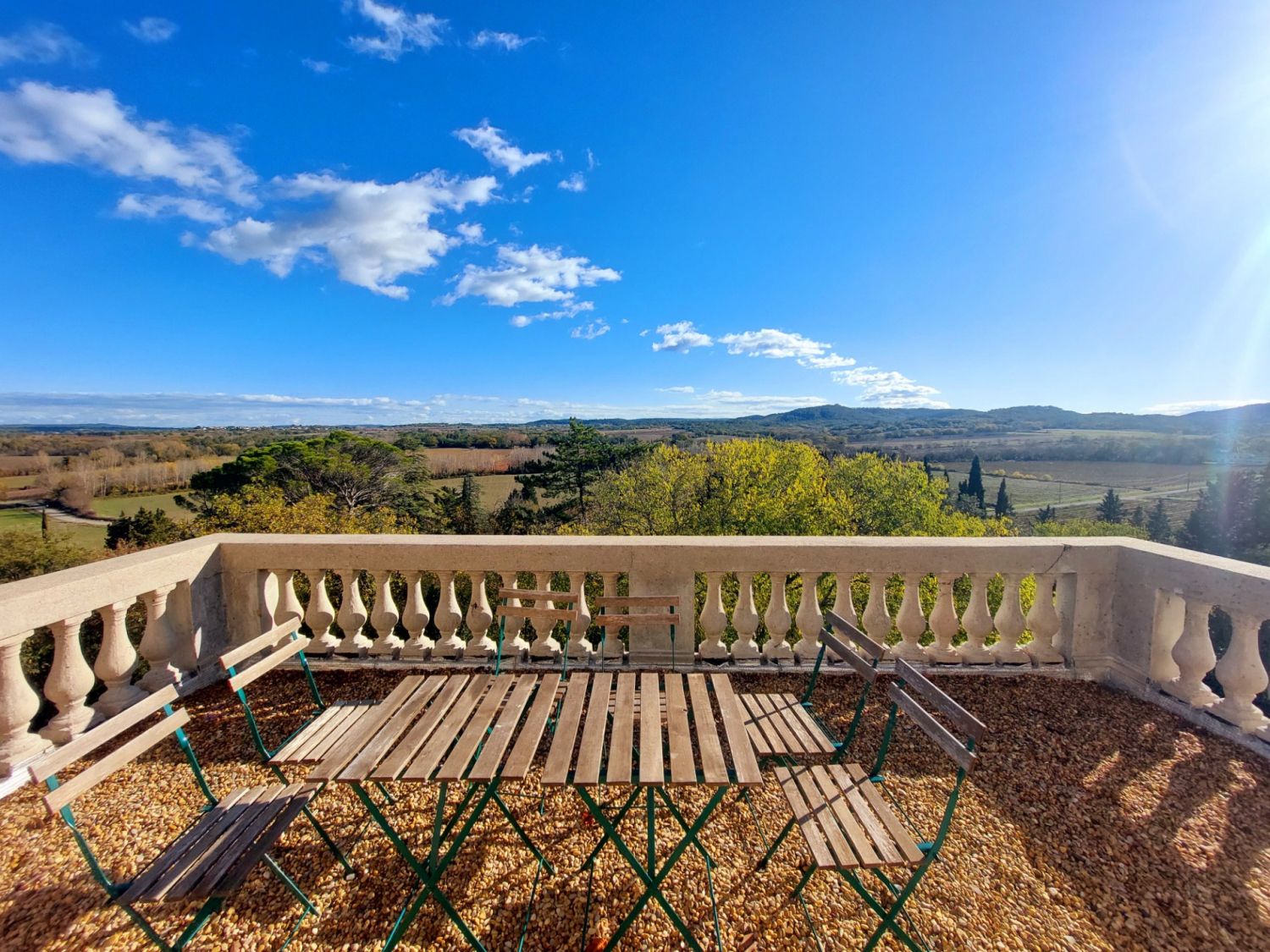 Domaine viticole dans la garrigue 