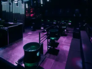 Club à Cannes dans le Carré d’Or – Sonorisation complète et horaires tardifs