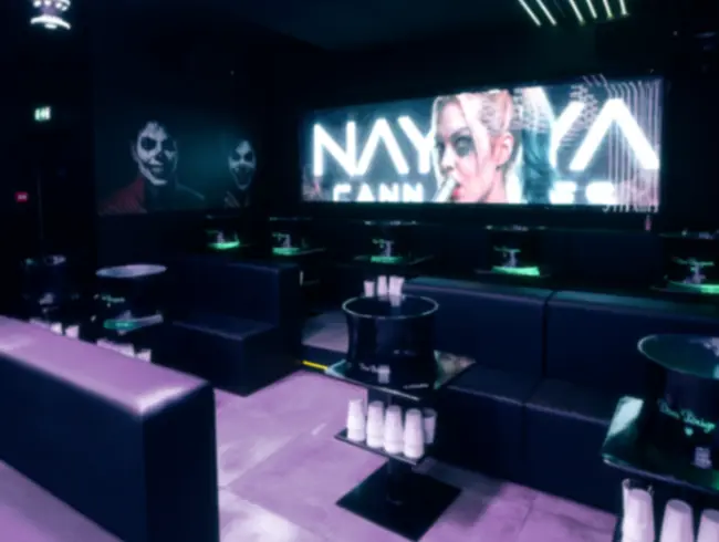 Club à Cannes dans le Carré d’Or – Sonorisation complète et horaires tardifs