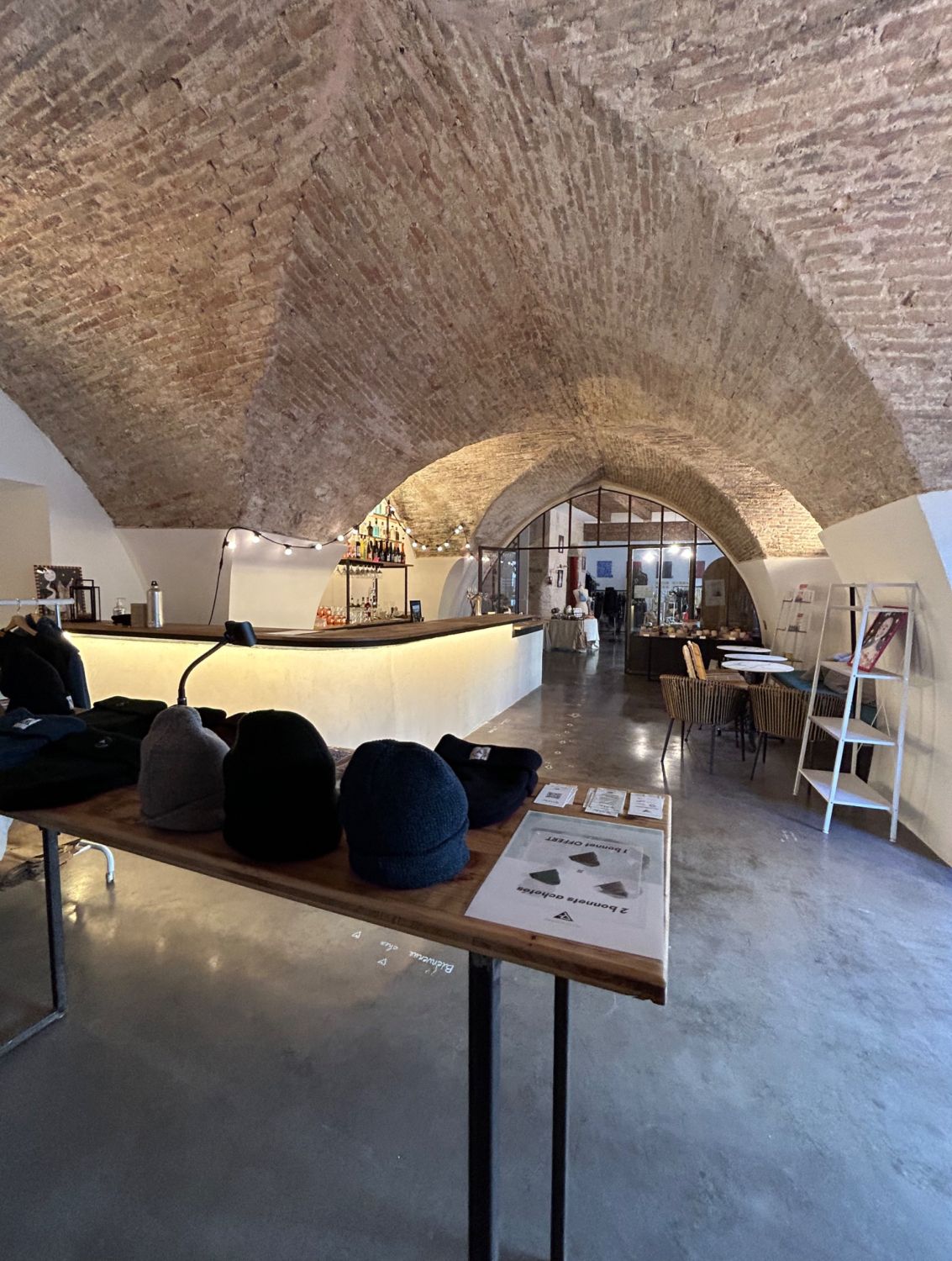 Restaurant, bar et concept store 