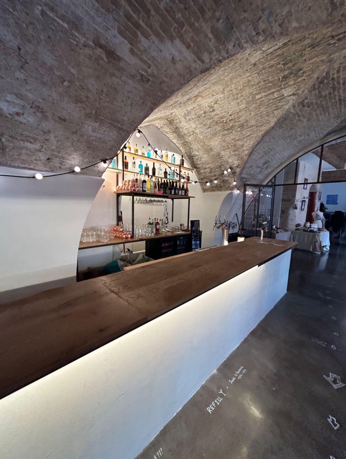 Restaurant, bar et concept store 