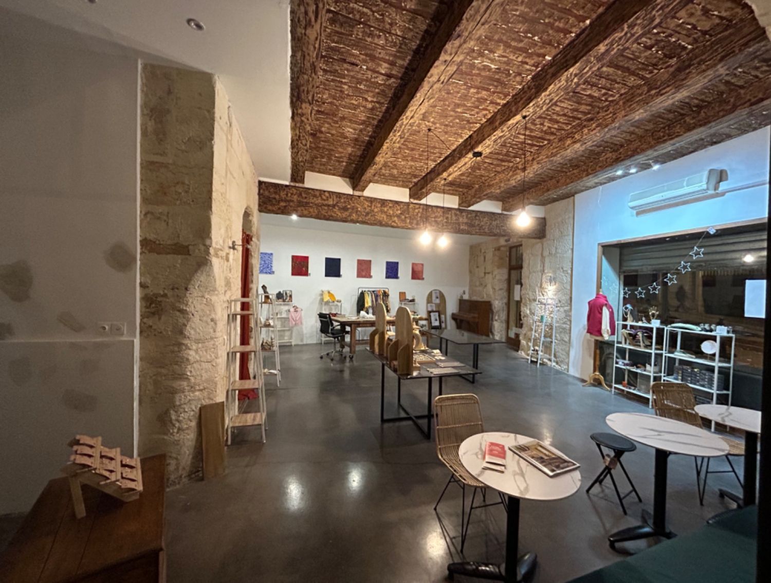 Restaurant, bar et concept store 
