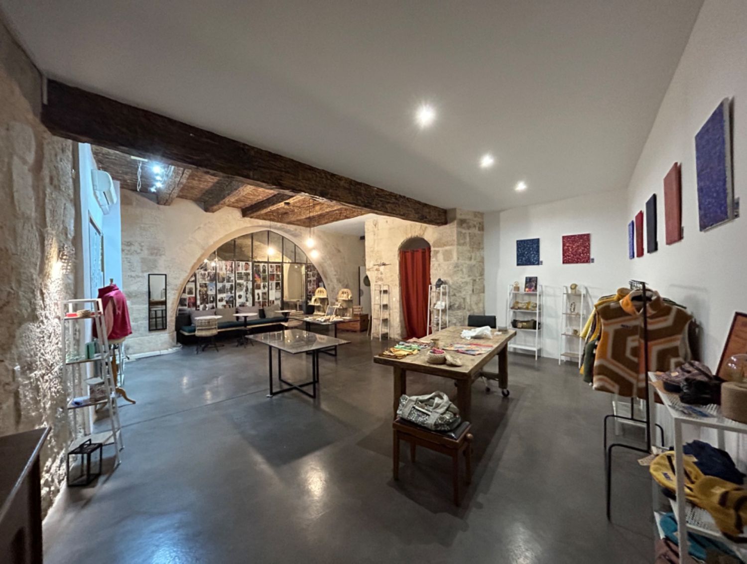 Restaurant, bar et concept store 