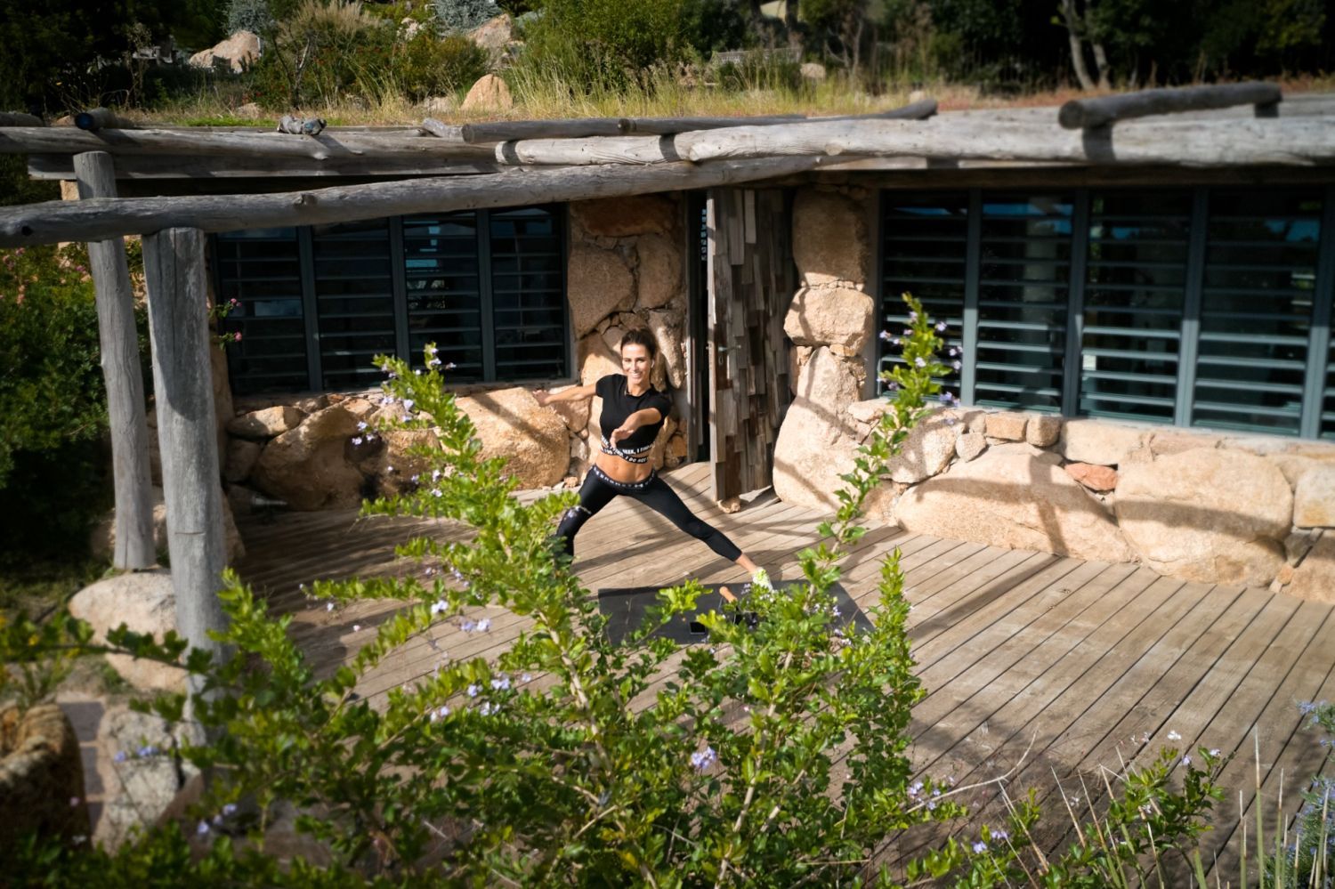Hotel, intimate setting, immediate beaches, huts, restaurant, conference room