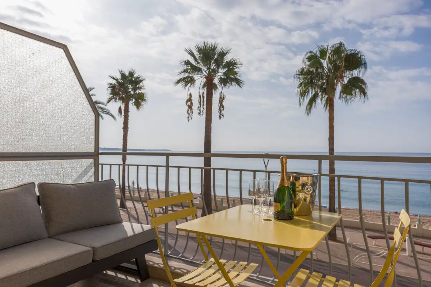 Appartement stylé à Cannes avec terrasse et vue mer – Près du Palais