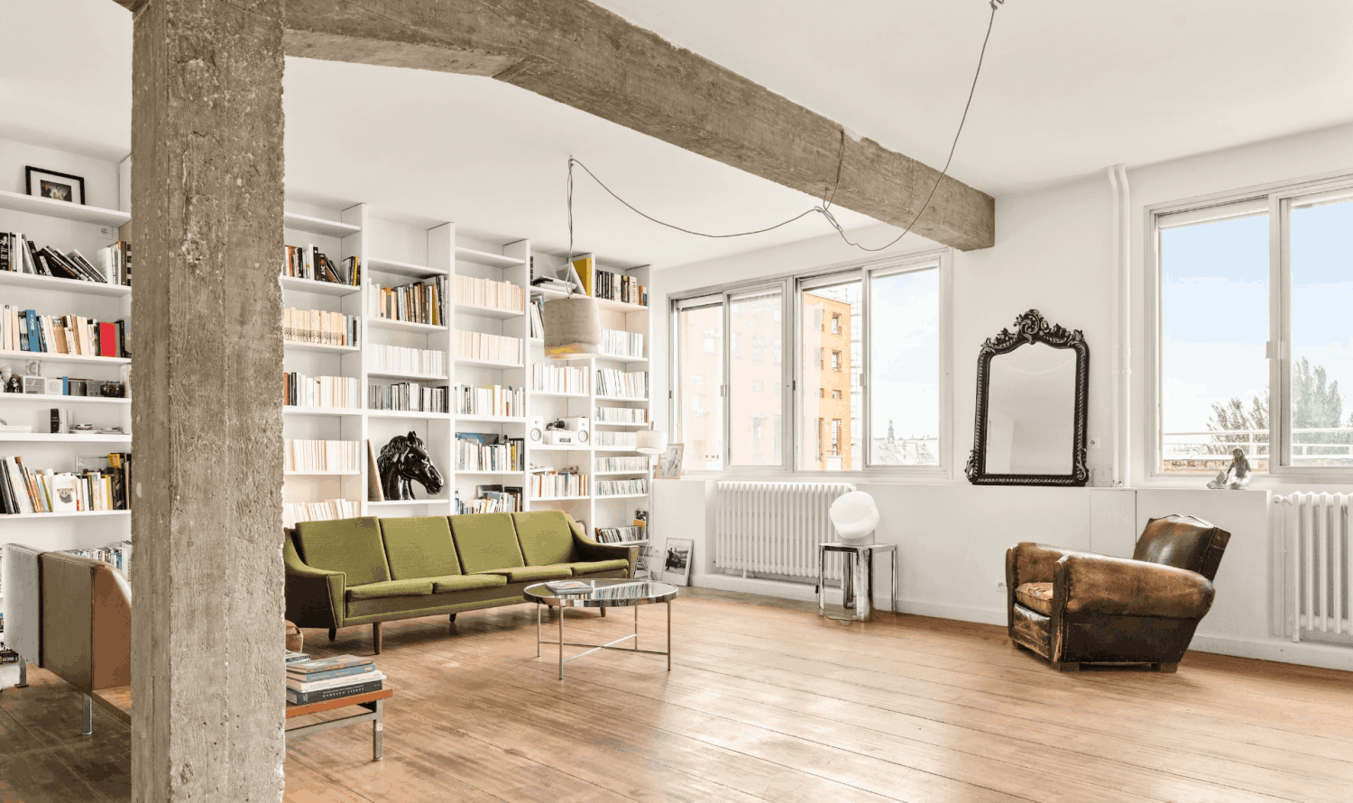 Large crossing loft, calm and sunny