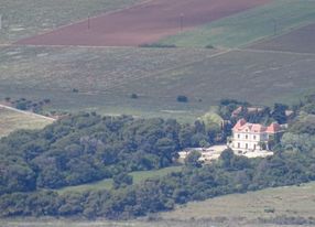 Estate on the edge of the Thau pond