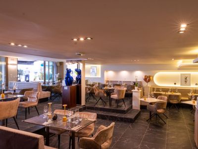 Elegant Mediterranean Restaurant with Sea View in Cannes