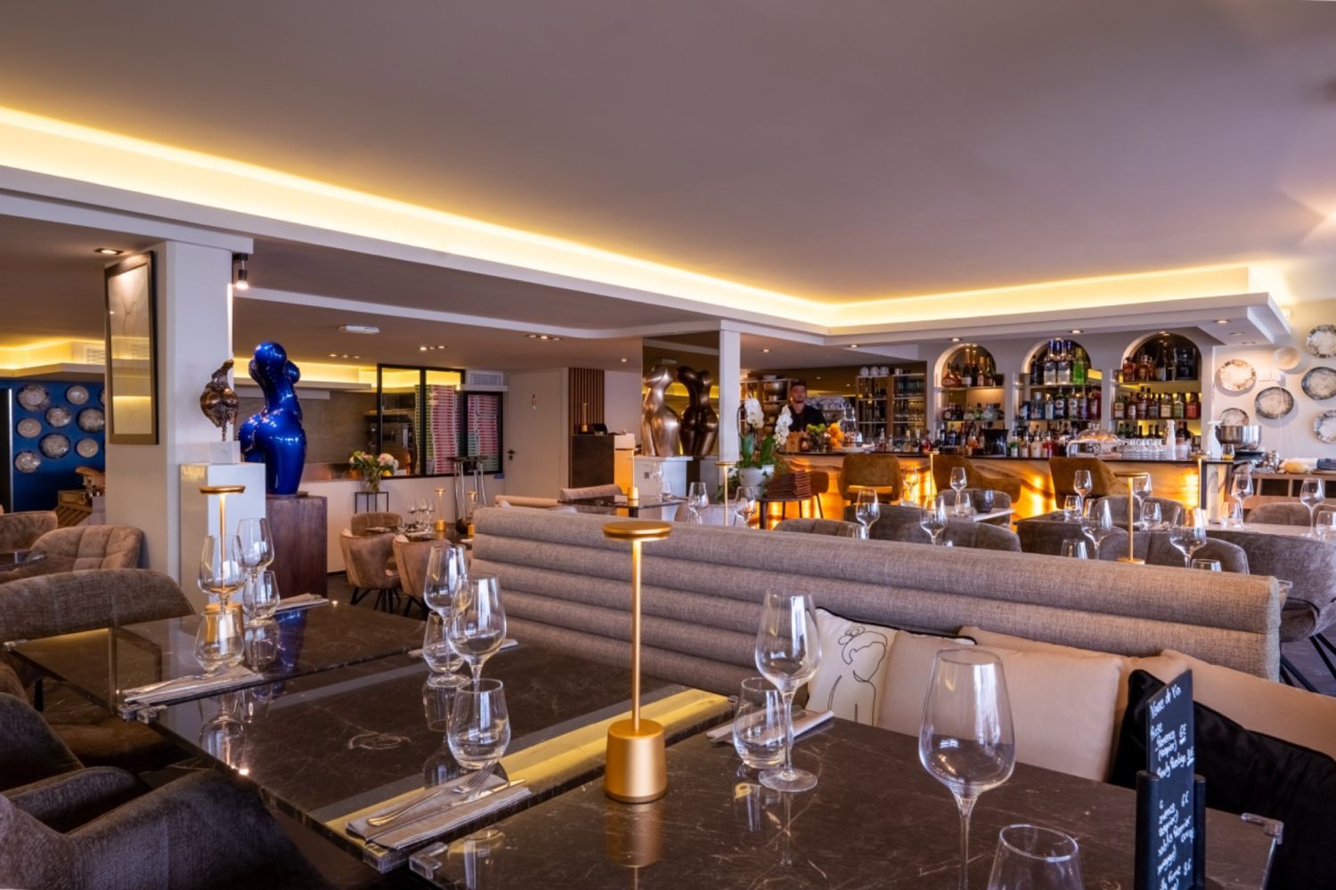 Élégant Restaurant Méditerranéen avec Vue sur Mer à Cannes