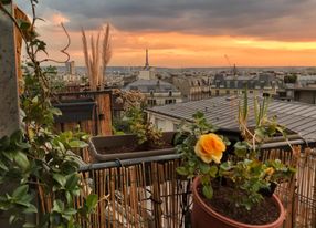 'Balconies with Eiffel Tower and sunset views', 