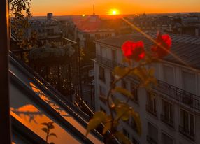 'Balconies with Eiffel Tower and sunset views', 