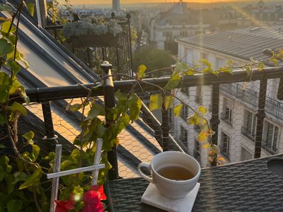 'Balconies with Eiffel Tower and sunset views', 