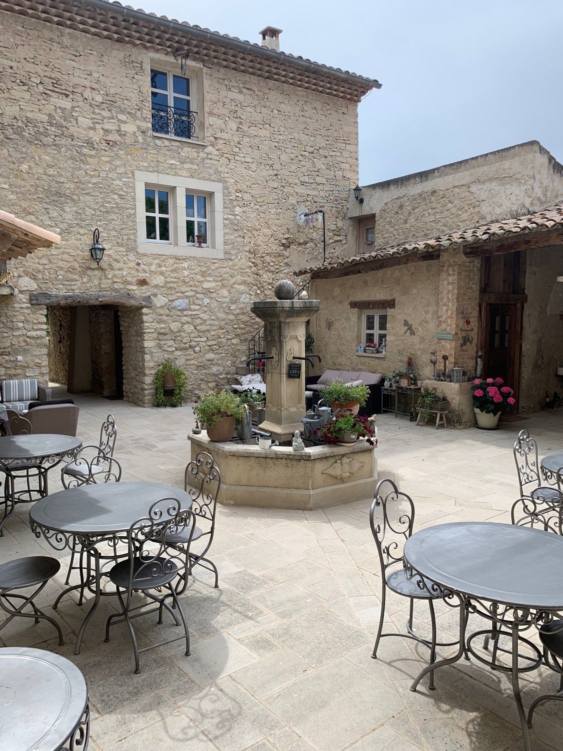 Bastide au milieu des vignes