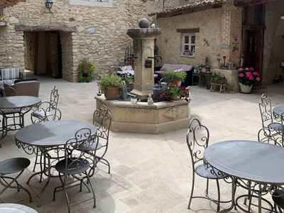 Bastide in the middle of the vineyards