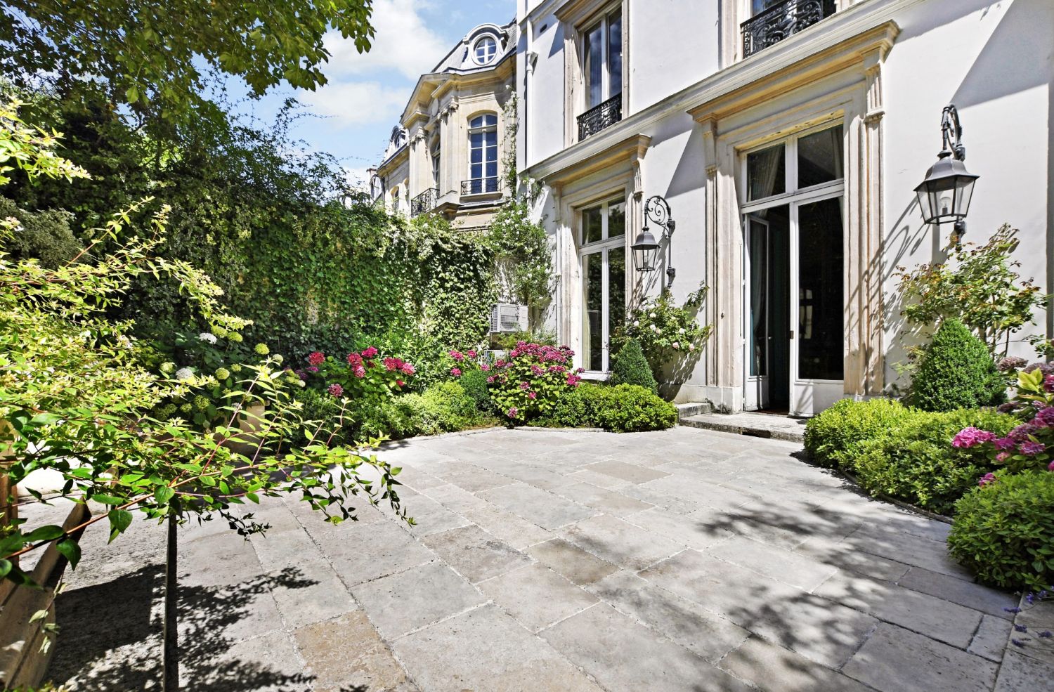 Private mansion in Saint-Germain Des Prés