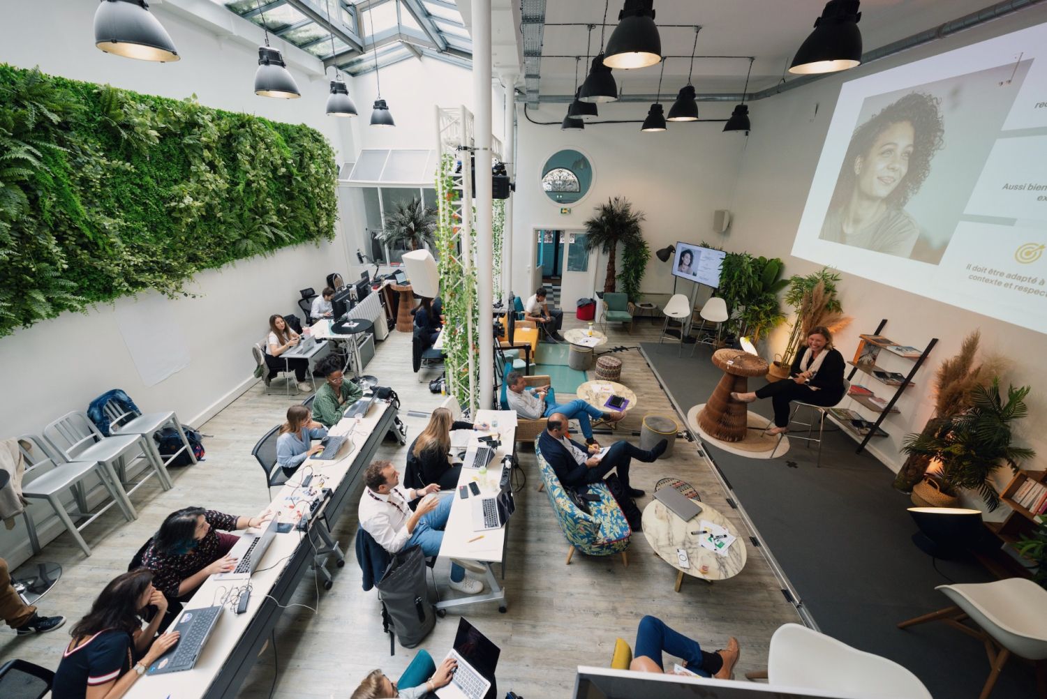 Fully equipped and bright conference room (50 people) - Paris 8th
