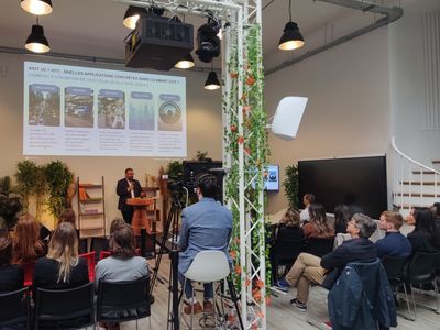 Fully equipped and bright conference room (50 people) - Paris 8th