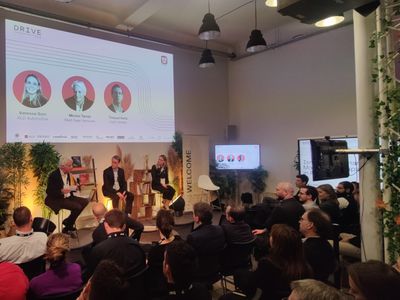 Fully equipped and bright conference room (50 people) - Paris 8th