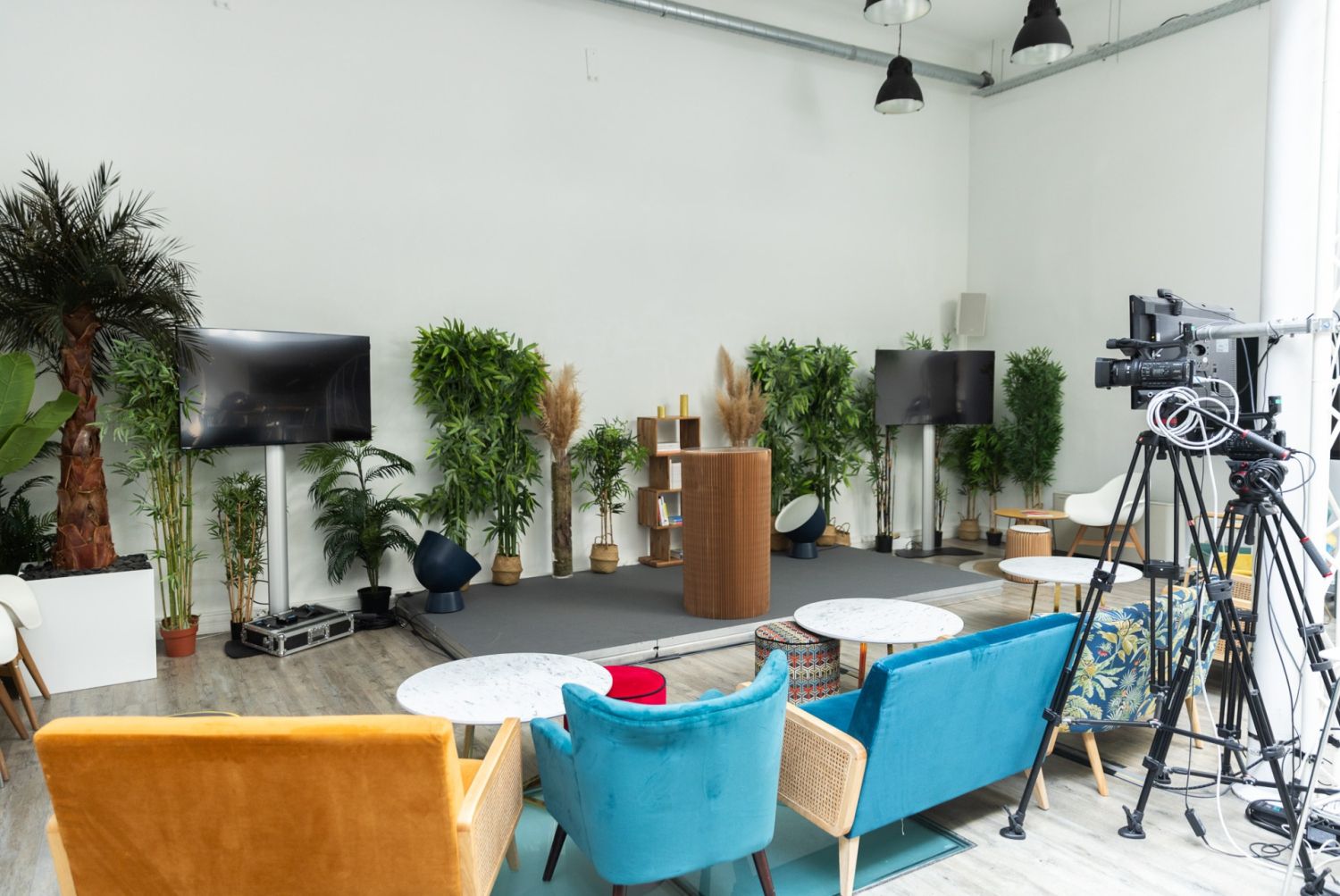 Fully equipped and bright conference room (50 people) - Paris 8th
