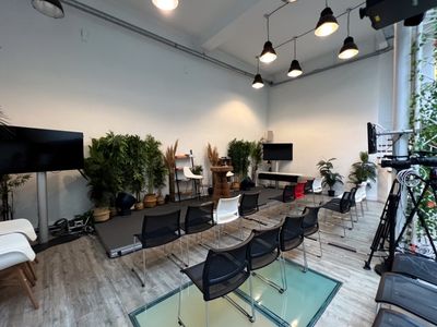 Fully equipped and bright conference room (50 people) - Paris 8th