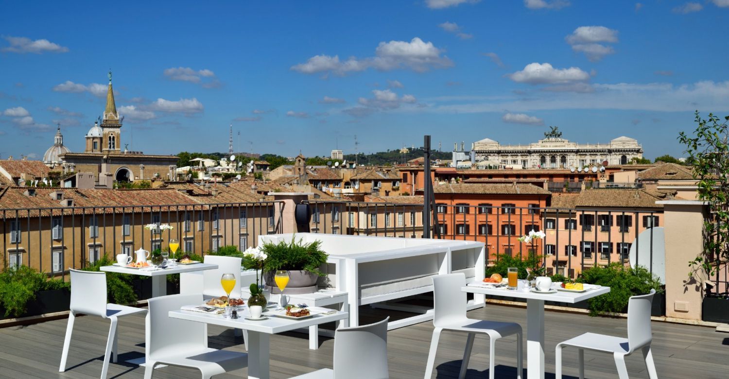 Bar à cocktails sur le toit avec vue sur la Piazza Navona