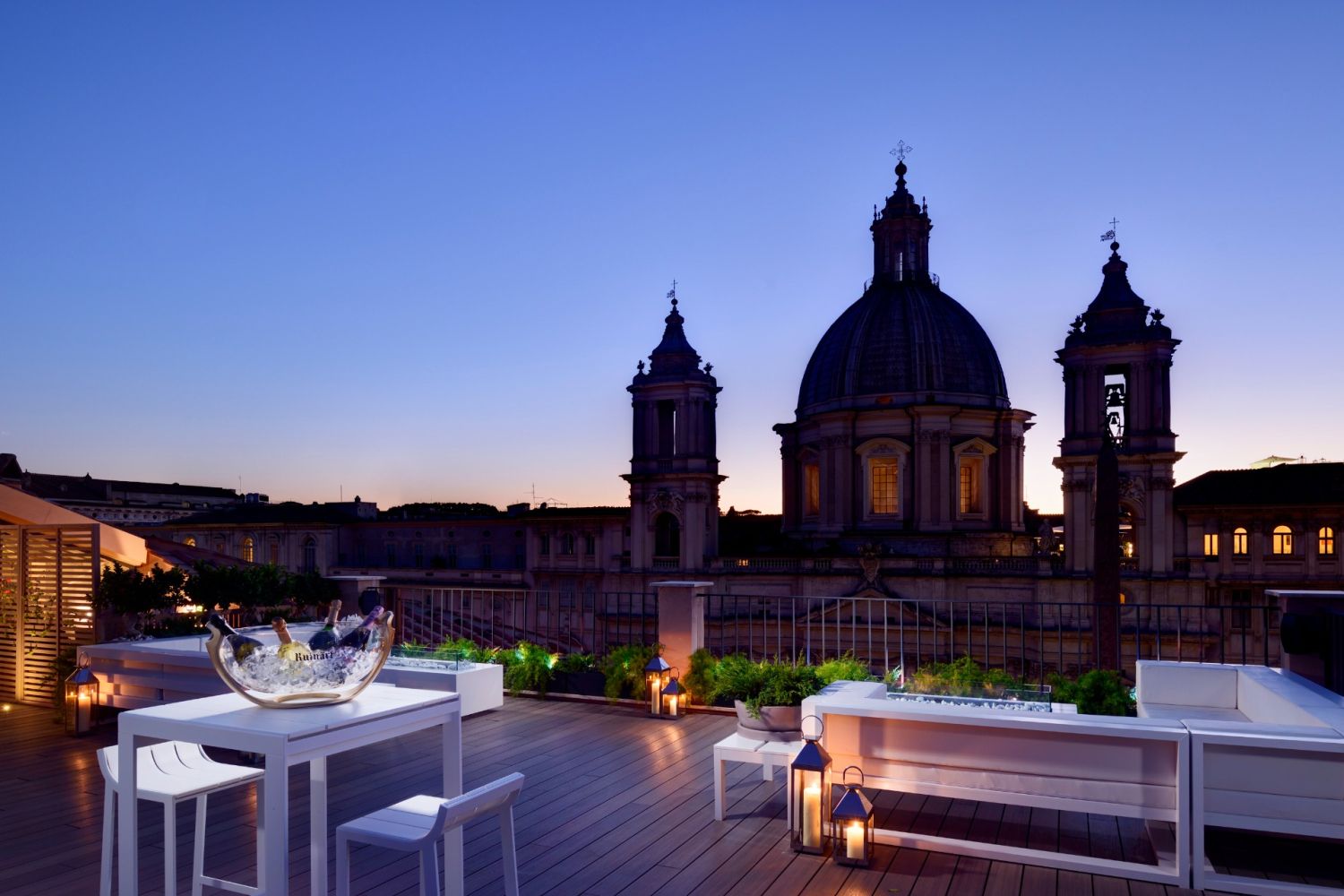 Bar à cocktails sur le toit avec vue sur la Piazza Navona